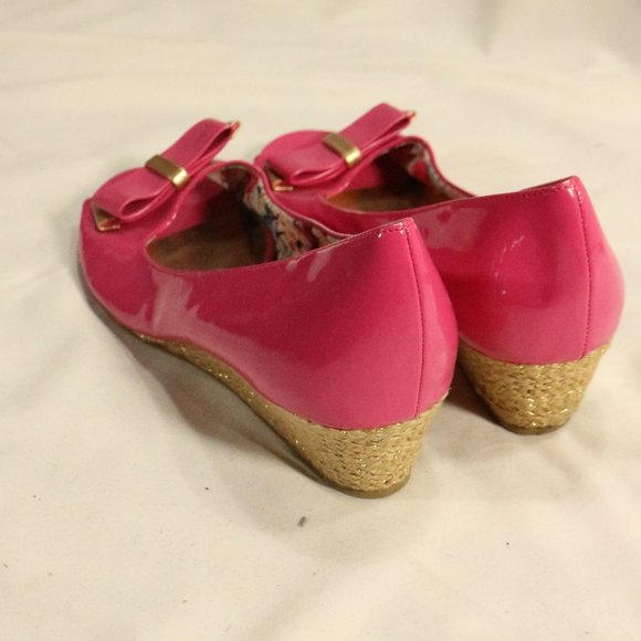 LIV & MADDIE Pink Patent Leather Bow Front Peep Toe Wedges Size 6 - Picture 6 of 10